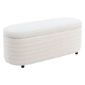 Moderner gepolsterter Ottomane in Weiß mit abgeflachter Form und gestreifter Oberfläche