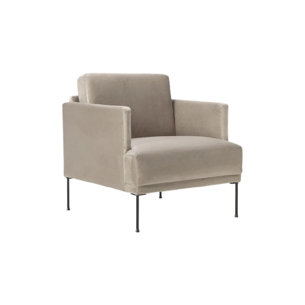 Moderner Sessel mit Stoffbezug und Metallbeinen